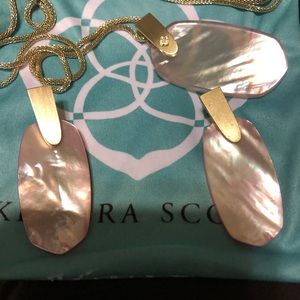 Kendra Scott Aragon Pearl Pink Earrings/Necklace